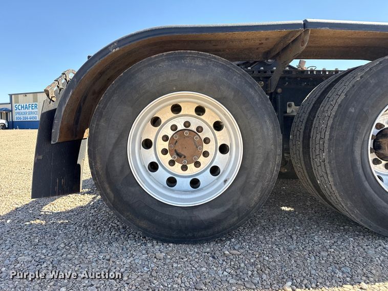 image for item FC2330 2016 Mack CHU613 semi truck