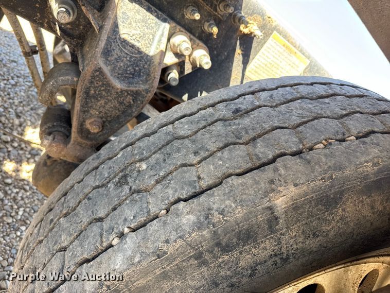 image for item FC2330 2016 Mack CHU613 semi truck