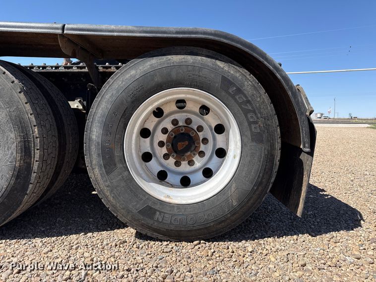 image for item FC2330 2016 Mack CHU613 semi truck