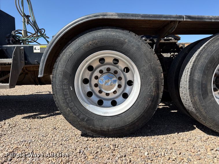 image for item FC2330 2016 Mack CHU613 semi truck