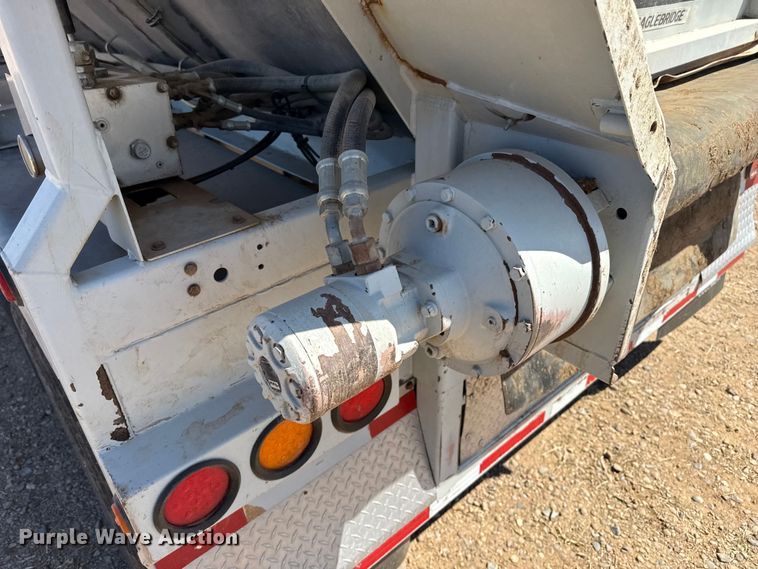 image for item FC2331 2017 Trinity Trailer Mfg Eagle Bridge live bottom trailer