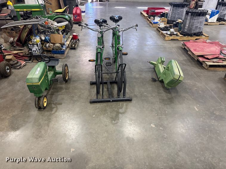 image for item FC2385 John Deere collectables 