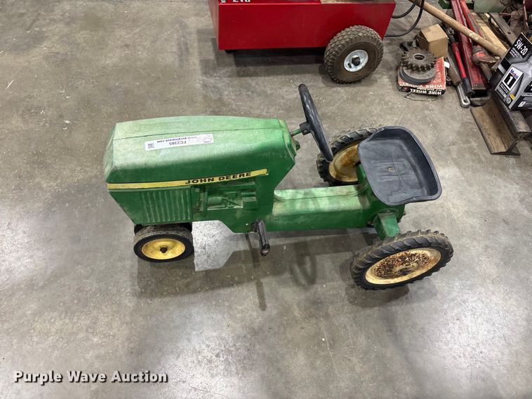 image for item FC2385 John Deere collectables 