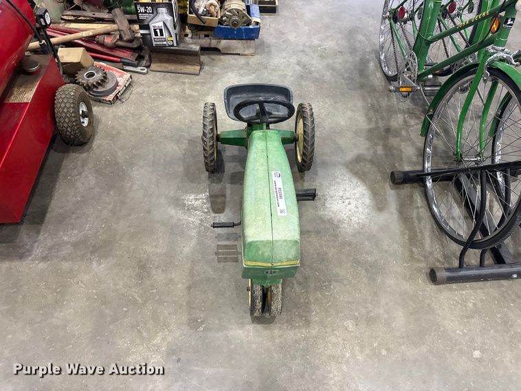 image for item FC2385 John Deere collectables 