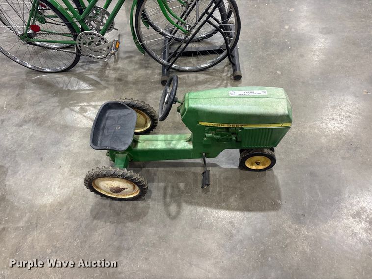 image for item FC2385 John Deere collectables 