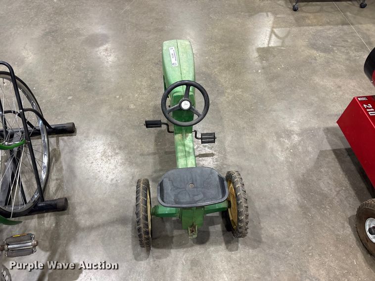 image for item FC2385 John Deere collectables 