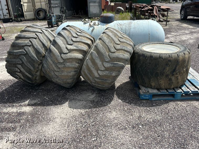 image for item FC2612 (4) Alliance 600/40-22.5 flotation tires and wheels