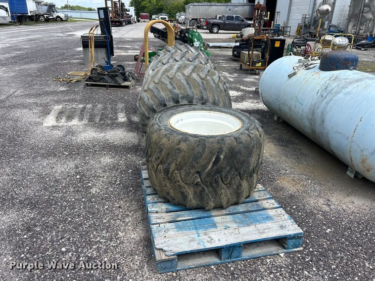 image for item FC2612 (4) Alliance 600/40-22.5 flotation tires and wheels