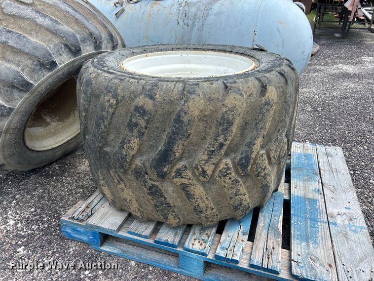 image for item FC2612 (4) Alliance 600/40-22.5 flotation tires and wheels