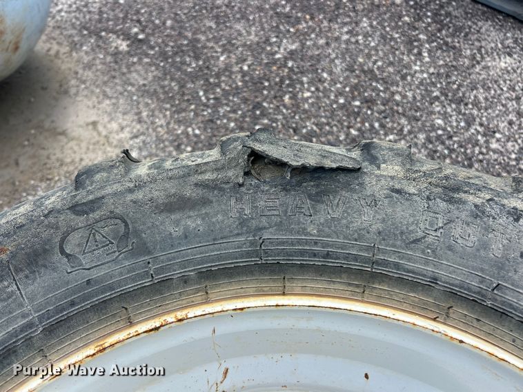 image for item FC2612 (4) Alliance 600/40-22.5 flotation tires and wheels