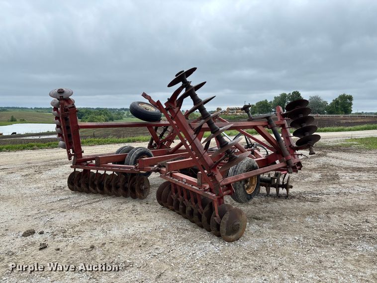 image for item FC5784 International 490 tandem disk