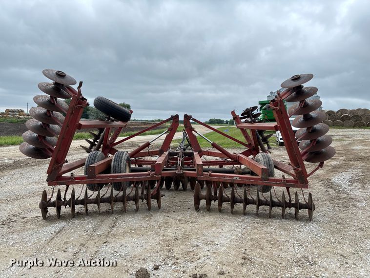image for item FC5784 International 490 tandem disk
