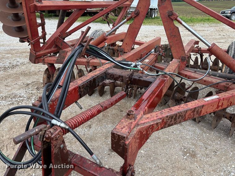 image for item FC5784 International 490 tandem disk