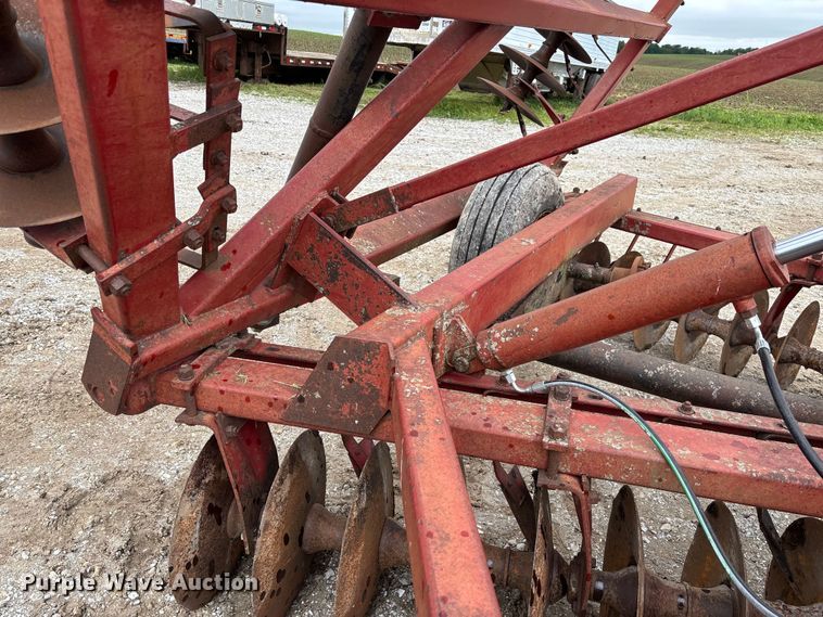 image for item FC5784 International 490 tandem disk