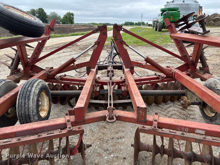 image for item FC5784 International 490 tandem disk