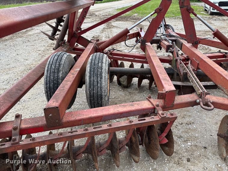 image for item FC5784 International 490 tandem disk
