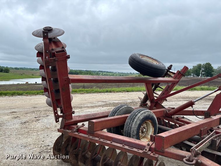 image for item FC5784 International 490 tandem disk