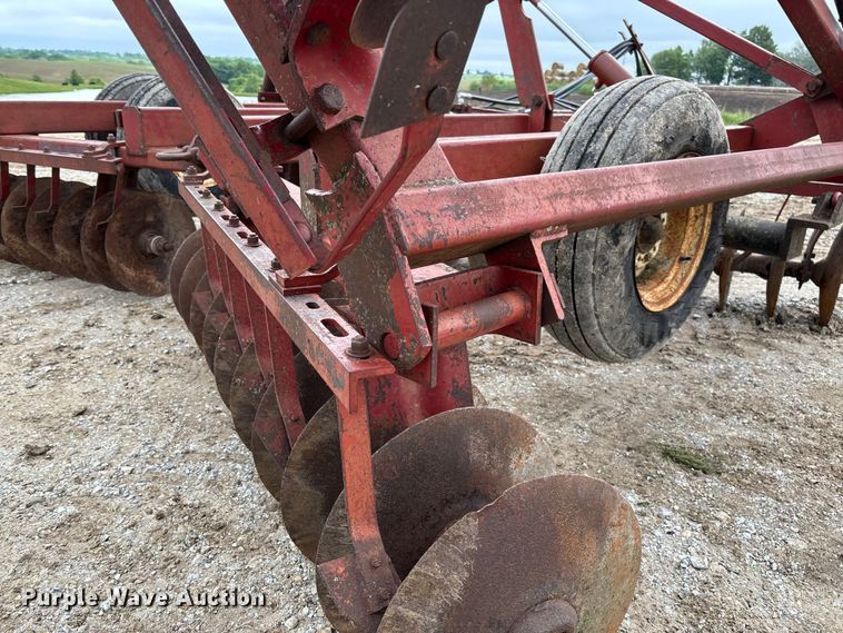 image for item FC5784 International 490 tandem disk