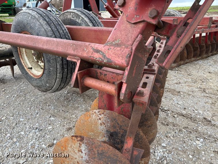 image for item FC5784 International 490 tandem disk