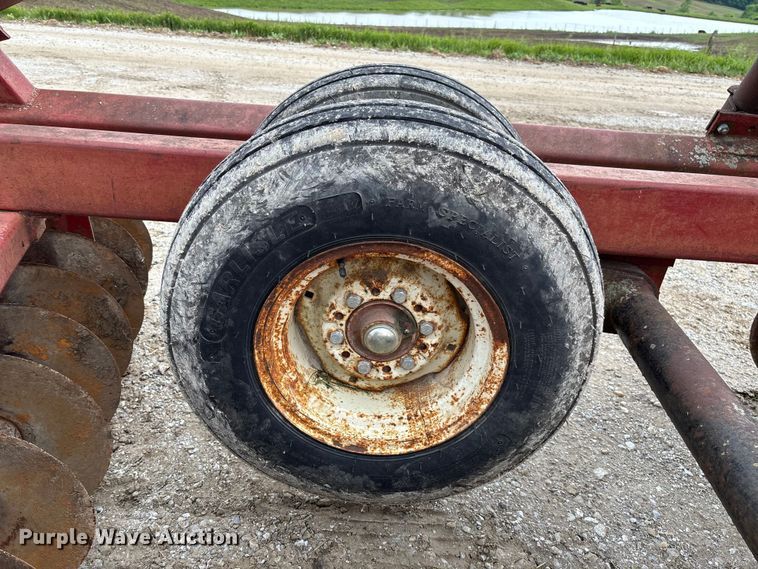 image for item FC5784 International 490 tandem disk