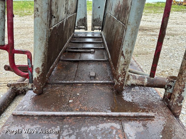 image for item FC5787 WW Manufacturing squeeze chute