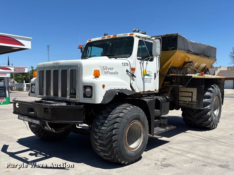 1994 International 2574 Applicator Truck VIN: 1HTGEJJR4RH569423 Lot: 999390767