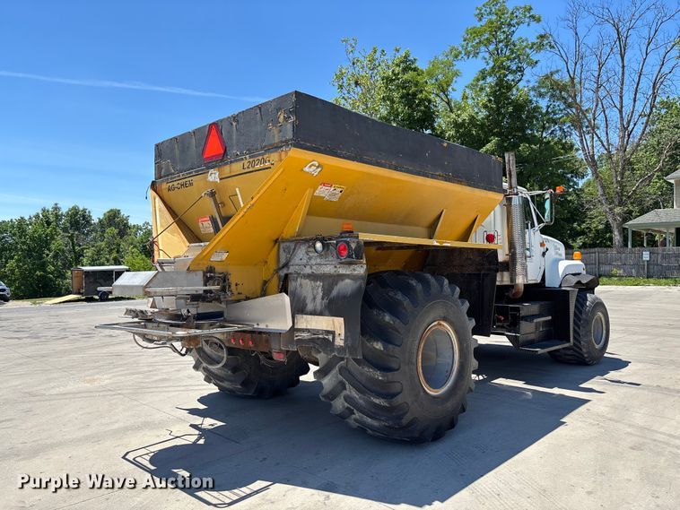 image for item FC5834 1994 International 2574 applicator truck