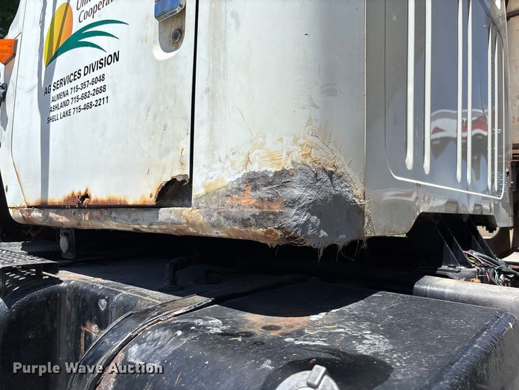 image for item FC5834 1994 International 2574 applicator truck