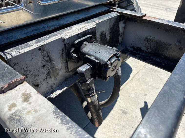 image for item FC5834 1994 International 2574 applicator truck