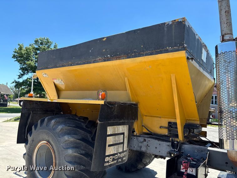 image for item FC5834 1994 International 2574 applicator truck