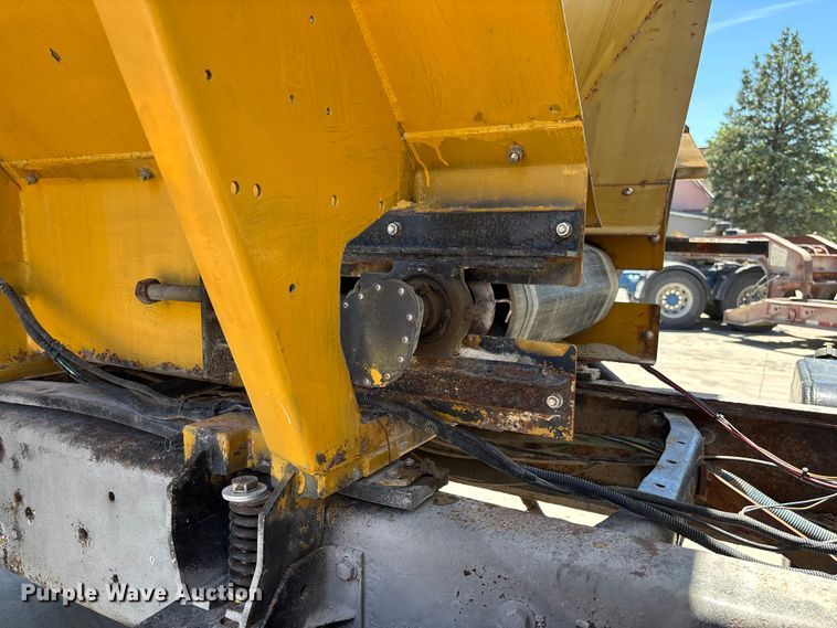 image for item FC5834 1994 International 2574 applicator truck