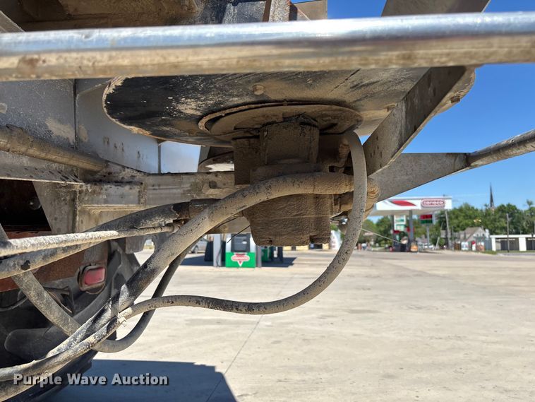 image for item FC5834 1994 International 2574 applicator truck