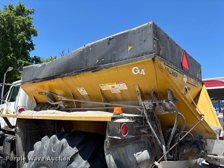 image for item FC5834 1994 International 2574 applicator truck