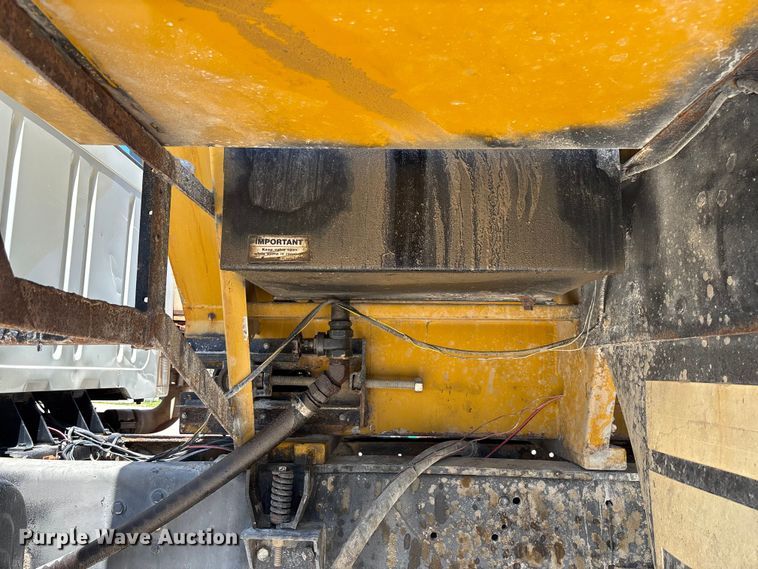 image for item FC5834 1994 International 2574 applicator truck