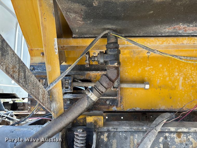 image for item FC5834 1994 International 2574 applicator truck