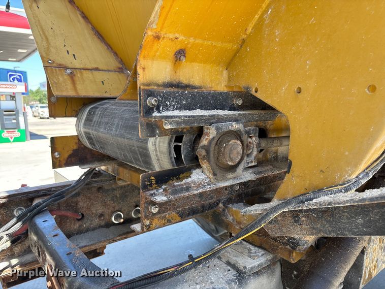 image for item FC5834 1994 International 2574 applicator truck