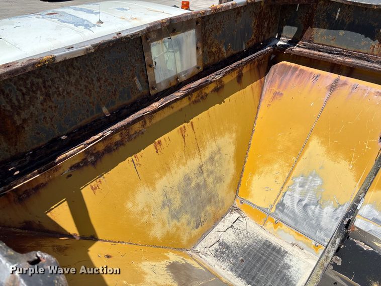 image for item FC5834 1994 International 2574 applicator truck
