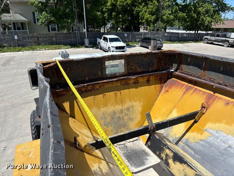 image for item FC5834 1994 International 2574 applicator truck