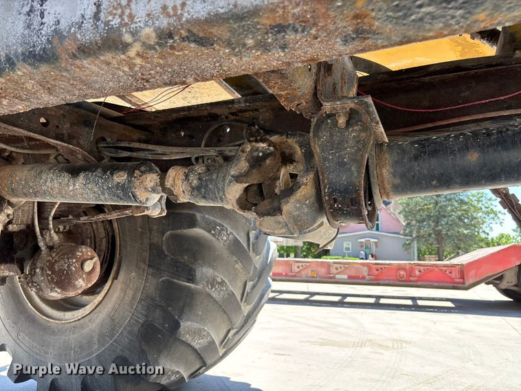 image for item FC5834 1994 International 2574 applicator truck