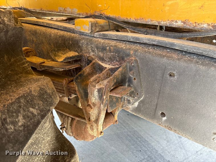image for item FC5834 1994 International 2574 applicator truck
