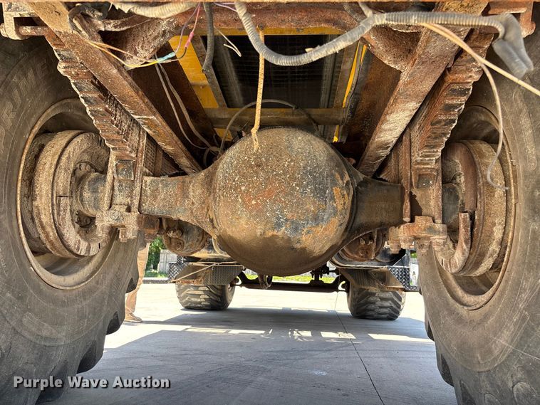 image for item FC5834 1994 International 2574 applicator truck