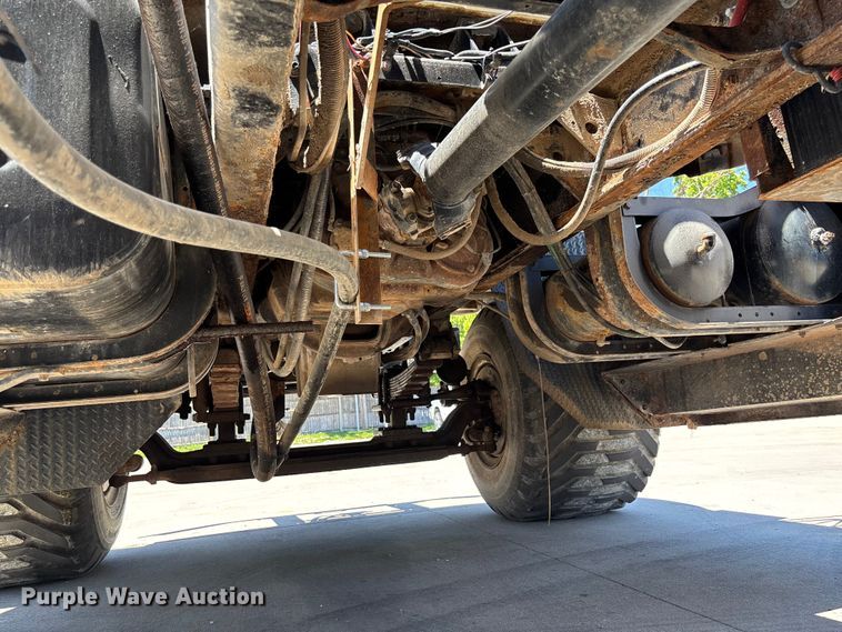 image for item FC5834 1994 International 2574 applicator truck