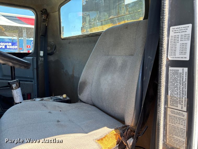 image for item FC5834 1994 International 2574 applicator truck