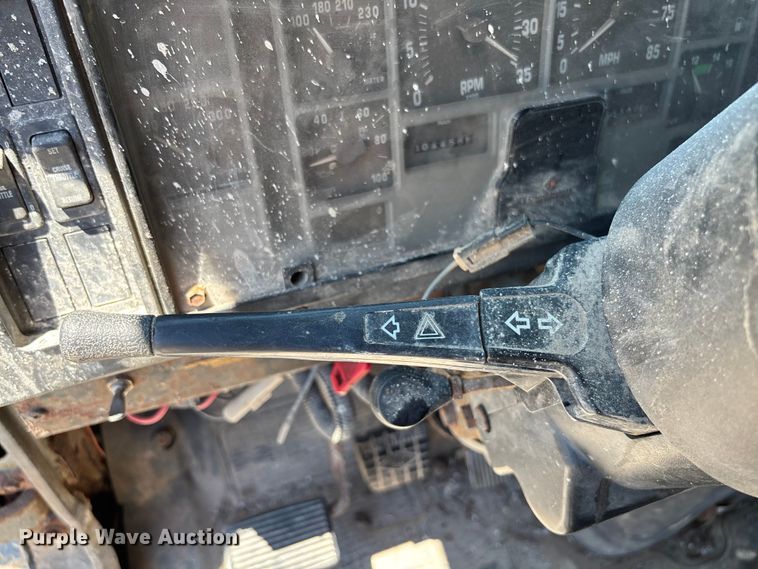 image for item FC5834 1994 International 2574 applicator truck