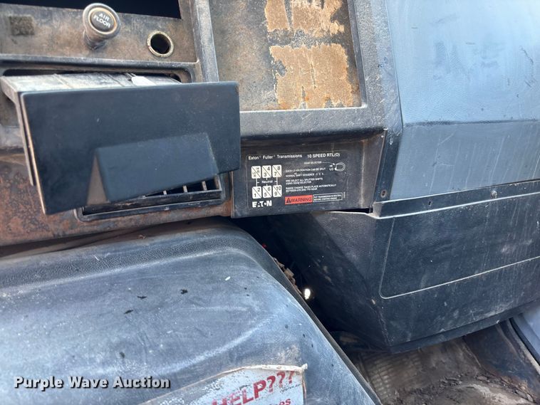 image for item FC5834 1994 International 2574 applicator truck