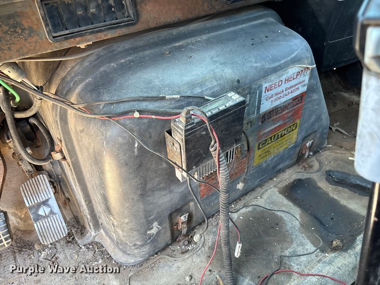 image for item FC5834 1994 International 2574 applicator truck