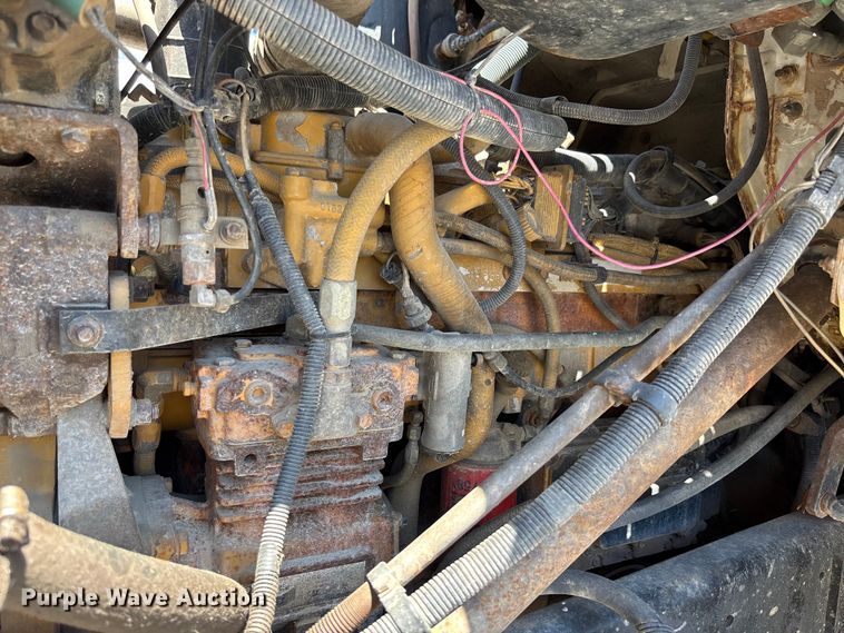 image for item FC5834 1994 International 2574 applicator truck