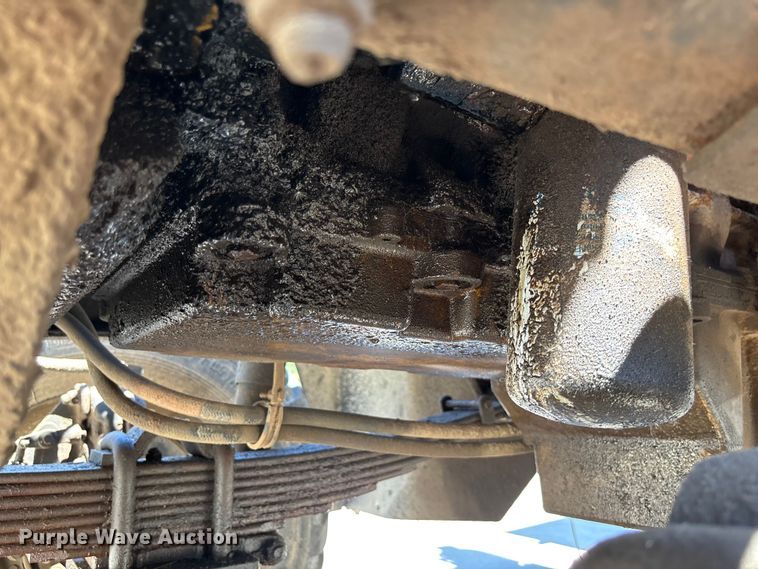 image for item FC5834 1994 International 2574 applicator truck