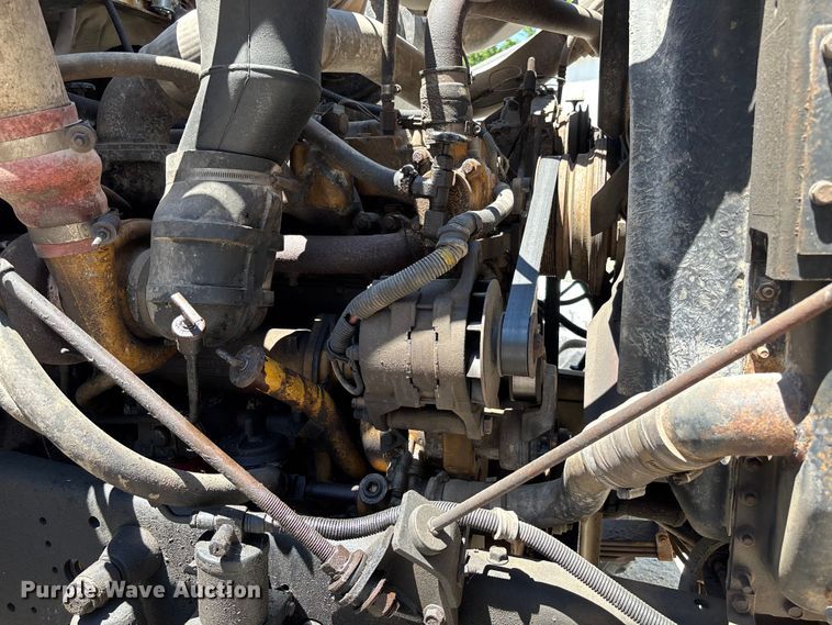 image for item FC5834 1994 International 2574 applicator truck