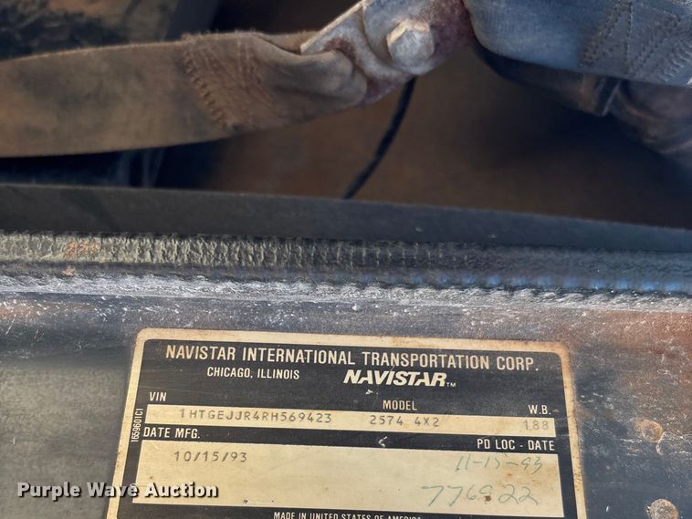image for item FC5834 1994 International 2574 applicator truck